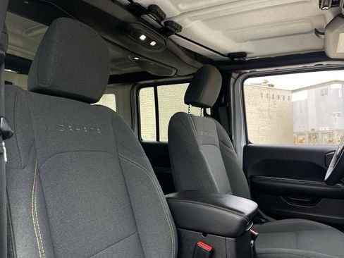 Used 2024 Jeep Wrangler Sahara image 26