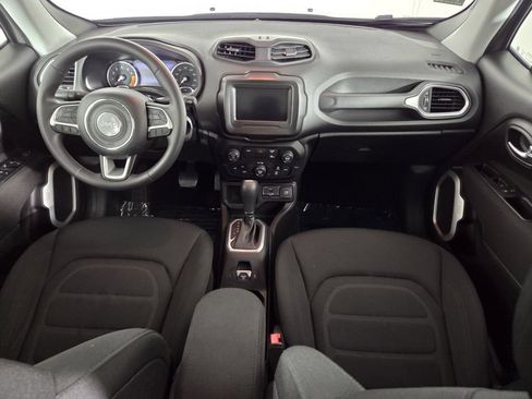 Used 2021 Jeep Renegade Latitude FWD image 29