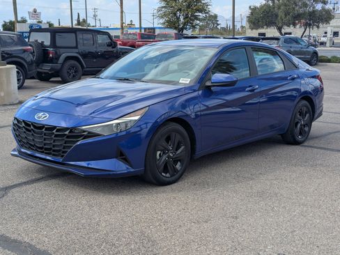 Used 2023 Hyundai Elantra SEL image 5