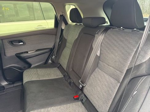 Used 2023 Nissan Rogue SV image 17