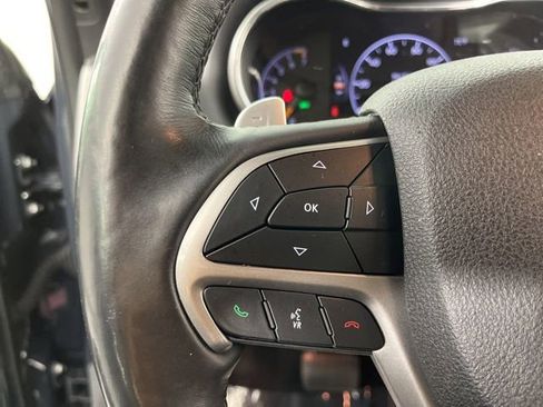 Used 2017 Jeep Grand Cherokee Altitude AWD/4WD image 23