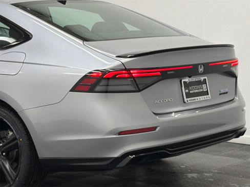 Used 2023 Honda Accord Sport image 7