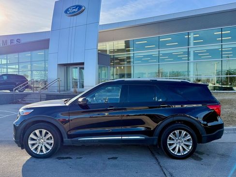 Used 2022 Ford Explorer Limited w/ Equipment Group 301A image 2