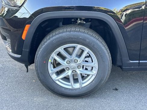 New 2025 Jeep Grand Cherokee L Laredo image 11