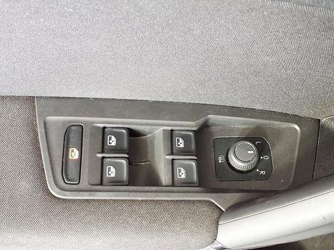 Used 2019 Volkswagen Tiguan S w/ Driver Assistance Package FWD image 13