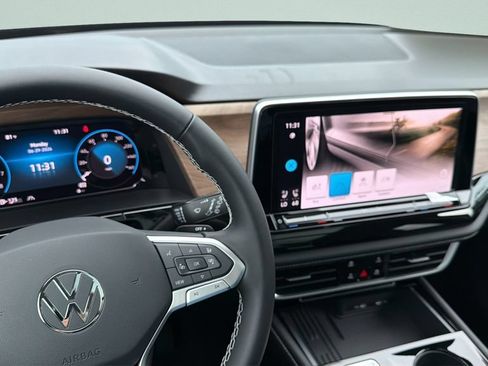 New 2026 Volkswagen Atlas SE FWD image 17