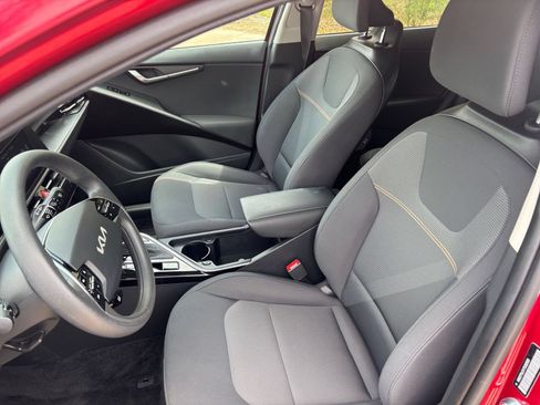 Used 2026 Kia Niro LX FWD image 35