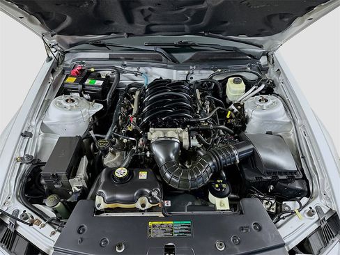 Used 2005 Ford Mustang GT Premium image 32