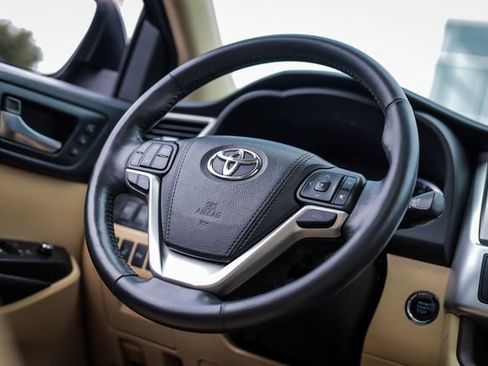 Used 2015 Toyota Highlander Limited Platinum AWD/4WD image 24