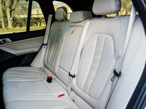 Used 2021 BMW X5 xDrive40i w/ M Sport Package image 18