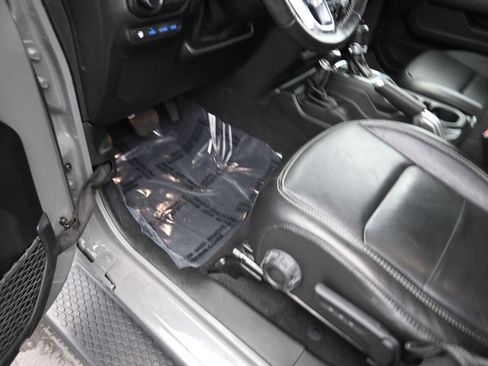 Used 2021 Jeep Wrangler Unlimited Sahara w/ Cold Weather Group image 15