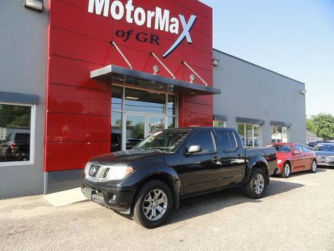 Used 2020 Nissan Frontier SV AWD/4WD image 1