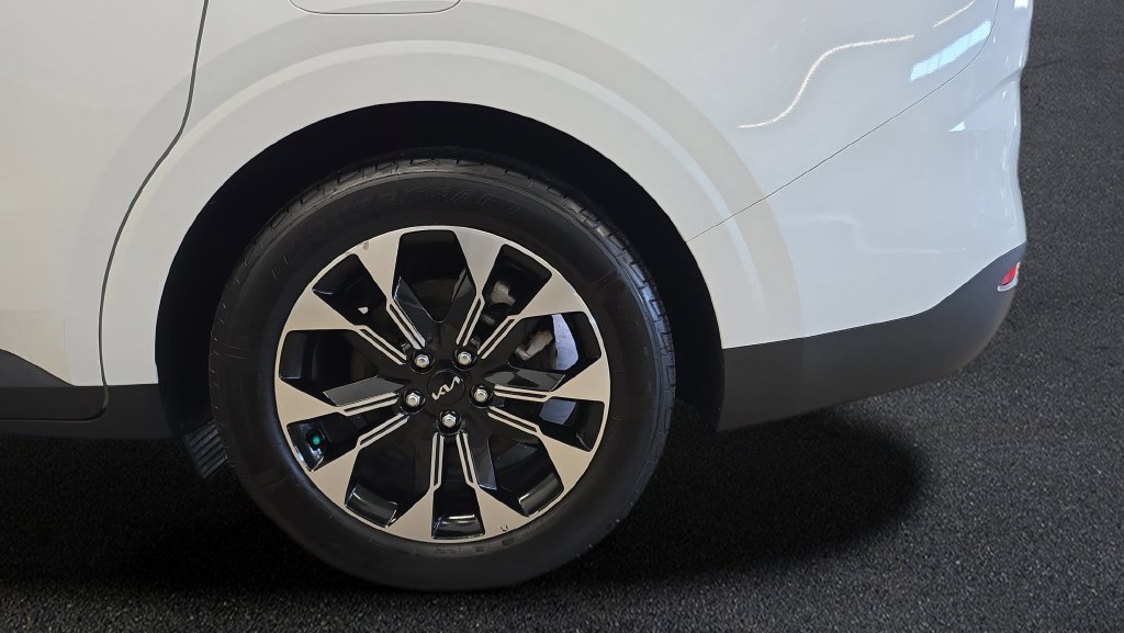 Certified 2023 Kia Carnival EX FWD image 25