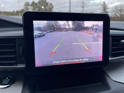 Used 2020 Ford Explorer XLT w/ Equipment Group 202A image 11