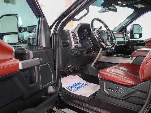 Used 2019 Ford F250 Platinum w/ Platinum Ultimate Package image 3
