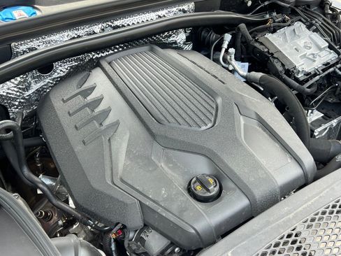 Certified 2026 Porsche Macan AWD/4WD image 41