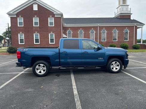 Used 2018 Chevrolet Silverado 1500 LT w/ Texas Edition AWD/4WD image 4