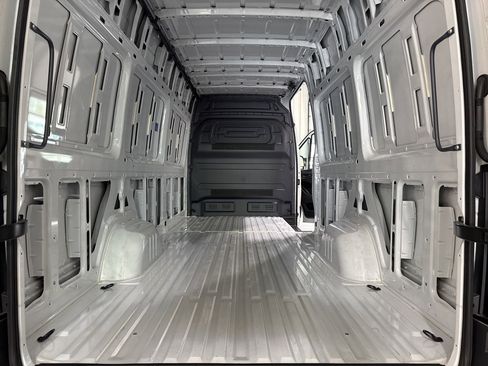 Used 2024 Mercedes-Benz eSprinter 170 Cargo image 28