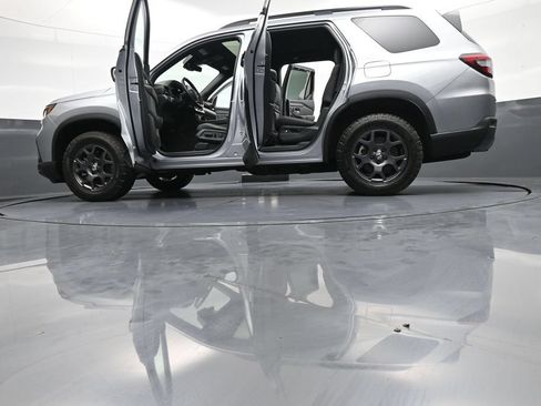 Used 2024 Honda Pilot TrailSport image 50