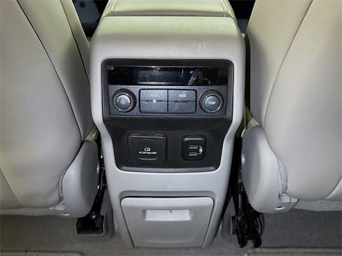 Used 2018 GMC Acadia SLT image 25