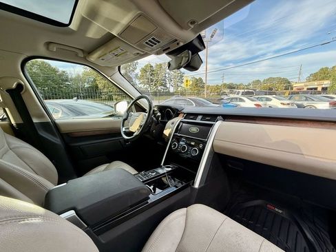 Used 2017 Land Rover Discovery HSE image 25