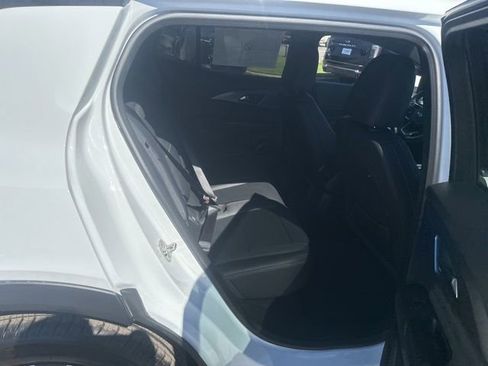 New 2026 Chevrolet Equinox EV LT image 31