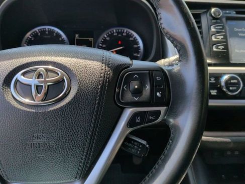 Used 2017 Toyota Highlander XLE AWD/4WD image 18