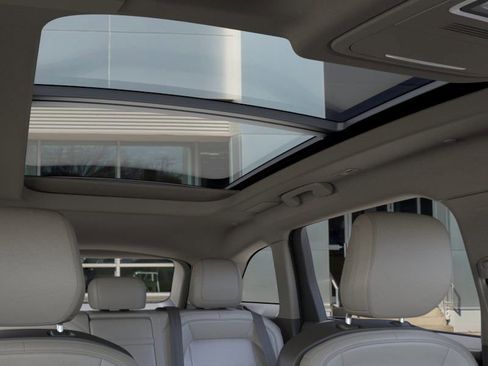 New 2025 Lincoln Nautilus Premier w/ Equipment Group 102A image 22