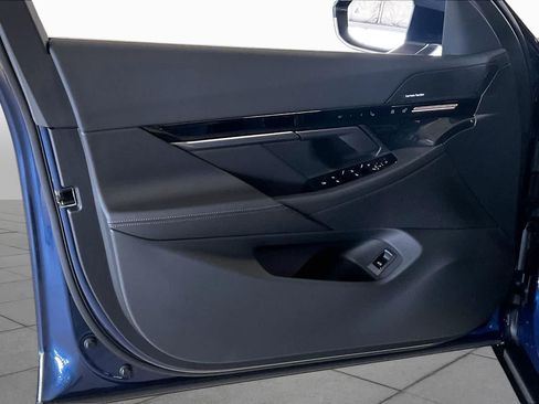 Used 2026 BMW 530i w/ Premium Package RWD image 10