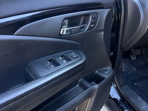 Used 2016 Honda Pilot Touring image 11