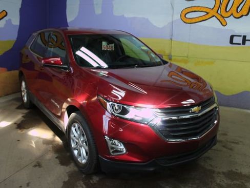 Used 2020 Chevrolet Equinox LT w/ Driver Convenience Package image 2