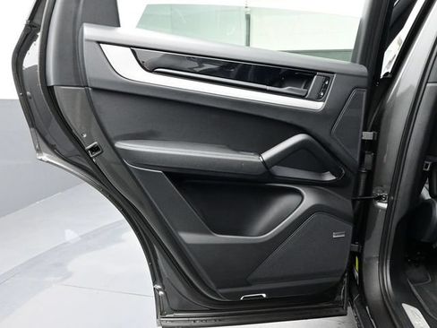 Certified 2025 Porsche Cayenne AWD/4WD image 12