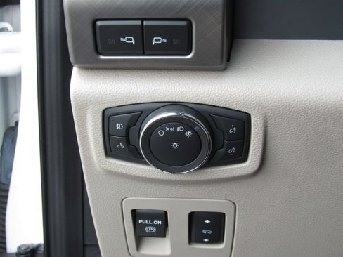 Used 2019 Ford F150 Limited AWD/4WD image 38