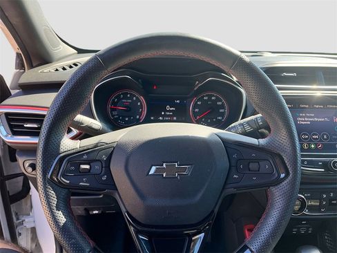 Used 2023 Chevrolet TrailBlazer RS w/ Sun and Liftgate Package image 11