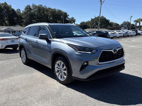 Used 2023 Toyota Highlander Limited image 7