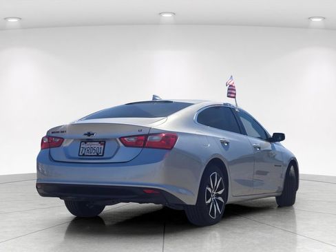 Used 2017 Chevrolet Malibu LT FWD image 3
