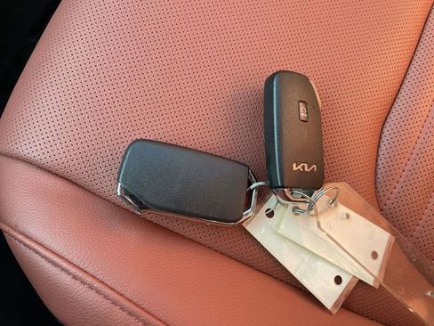 Used 2025 Kia Sportage SX image 33