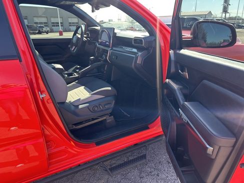 Used 2024 Toyota Tacoma TRD Sport w/ TRD Sport Upgrade Package image 18