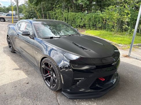 Used 2018 Chevrolet Camaro SS RWD image 1