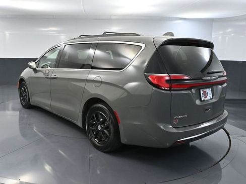 Used 2022 Chrysler Pacifica Touring-L image 9