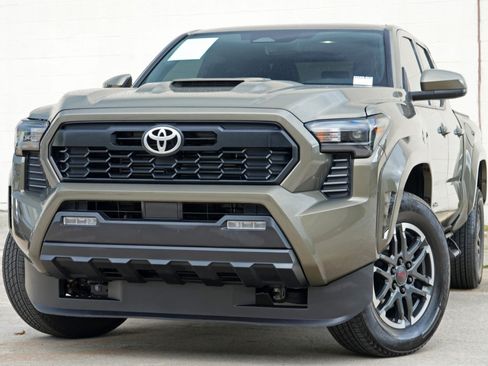 Used 2024 Toyota Tacoma TRD Sport RWD image 3