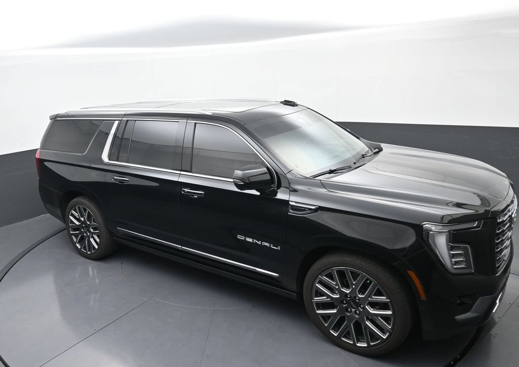Used 2025 GMC Yukon XL Denali Ultimate w/ LPO, Floor Liner Package AWD/4WD image 31