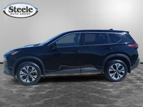 Used 2021 Nissan Rogue SV image 2