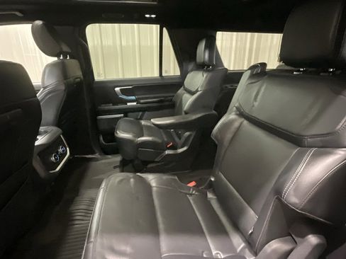 Used 2025 Ford Expedition Max Platinum w/ Stealth Appearance Package image 11