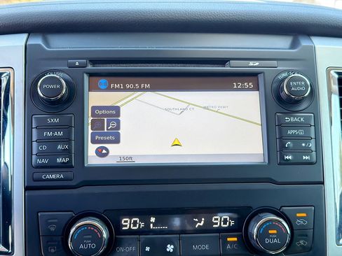 Used 2018 Nissan Titan SV w/ SV Convenience Package image 27