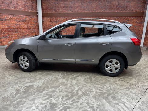Used 2014 Nissan Rogue S w/ Convenience Package AWD/4WD image 2