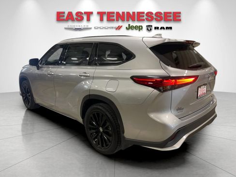 Used 2023 Toyota Highlander XSE FWD image 5