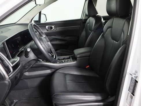 Used 2024 Kia Sorento S image 16