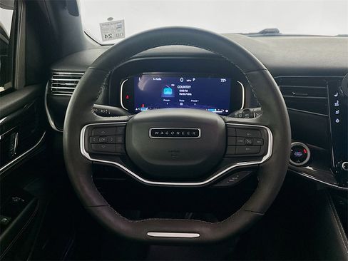 Used 2023 Jeep Wagoneer 2WD image 30