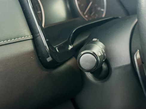 Used 2025 Nissan Pathfinder SV image 17